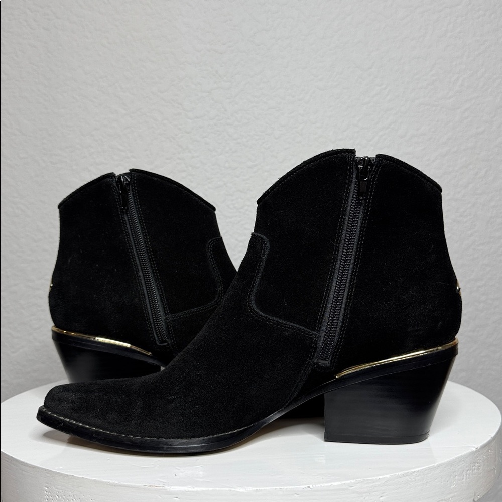 GUESS BLACK SUEDE NALONEY ZIPPER ACCENT WESTERN HEELED ANKLE BOOTS - Picture 8 of 15